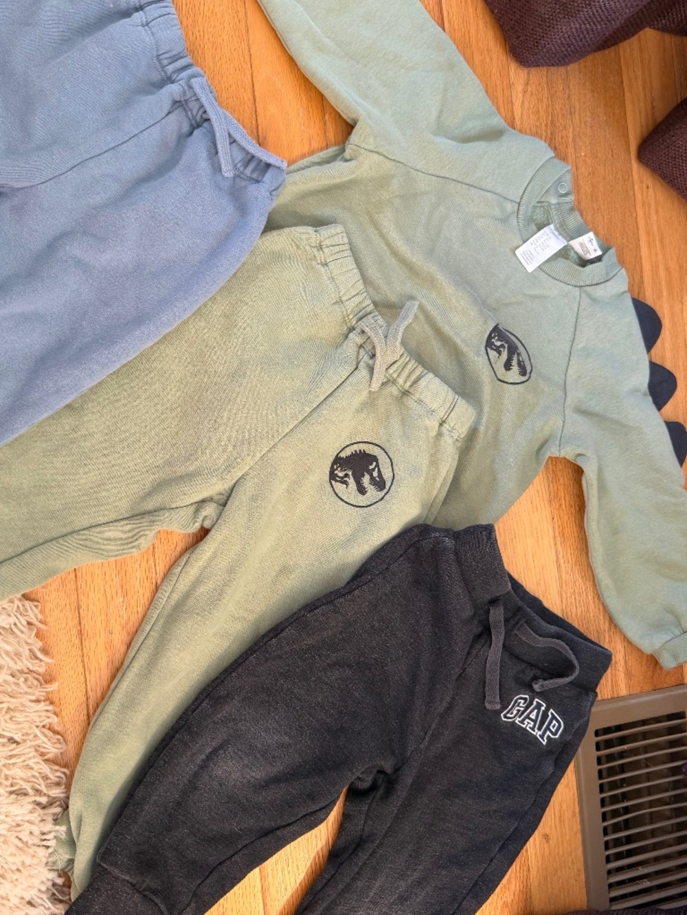 **Toddler Boys 2T Clothing Bundle – GAP, H&M, Disney Mickey & Jurassic World – 4